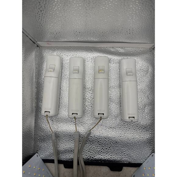 Nintendo OEM White Wiimote With Nunchuck Controller Set Combo RVL-003 Lot of 4 - Picture 4 of 6